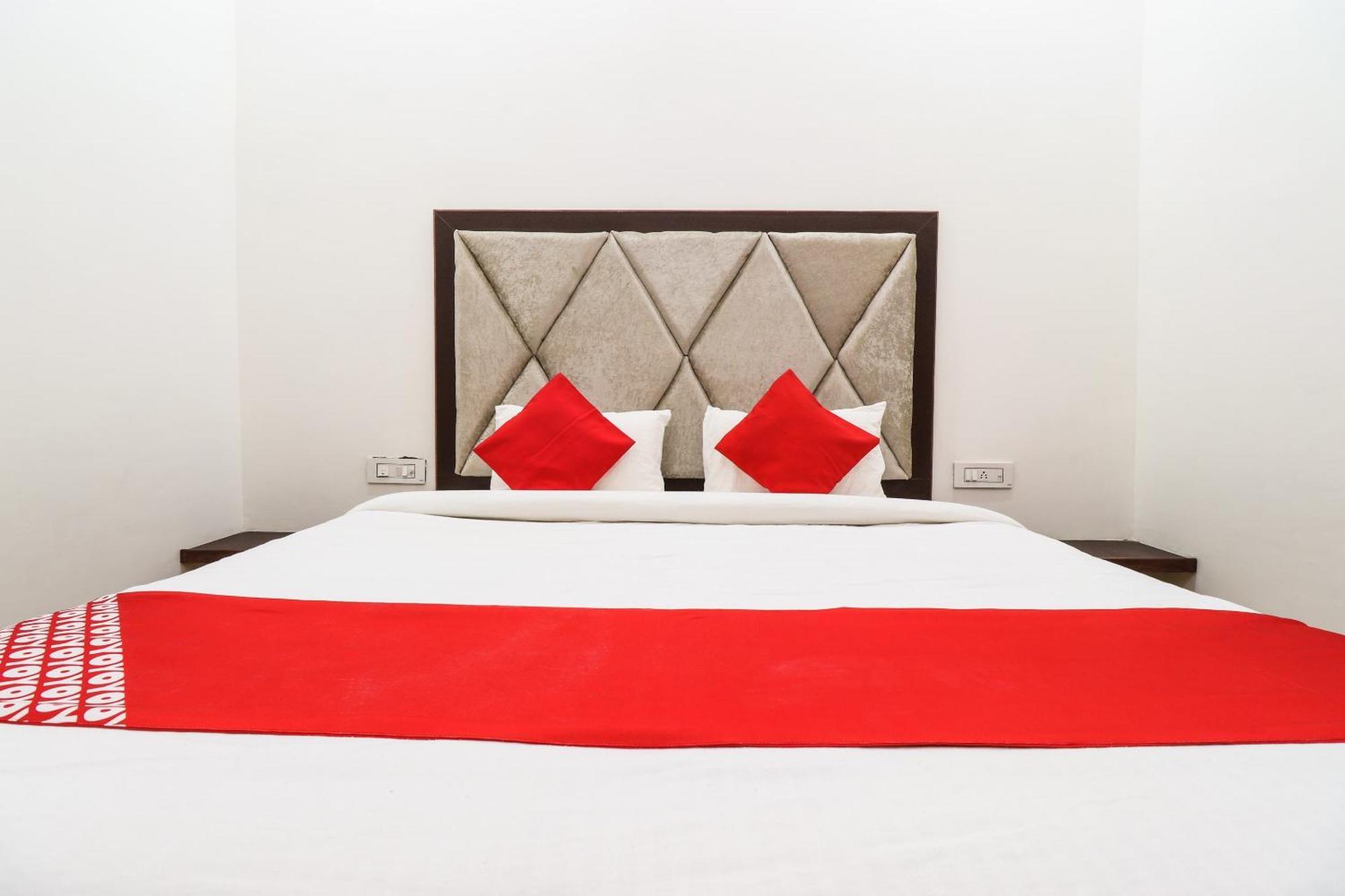 Hotel O Taj Royal Tajganj Экстерьер фото